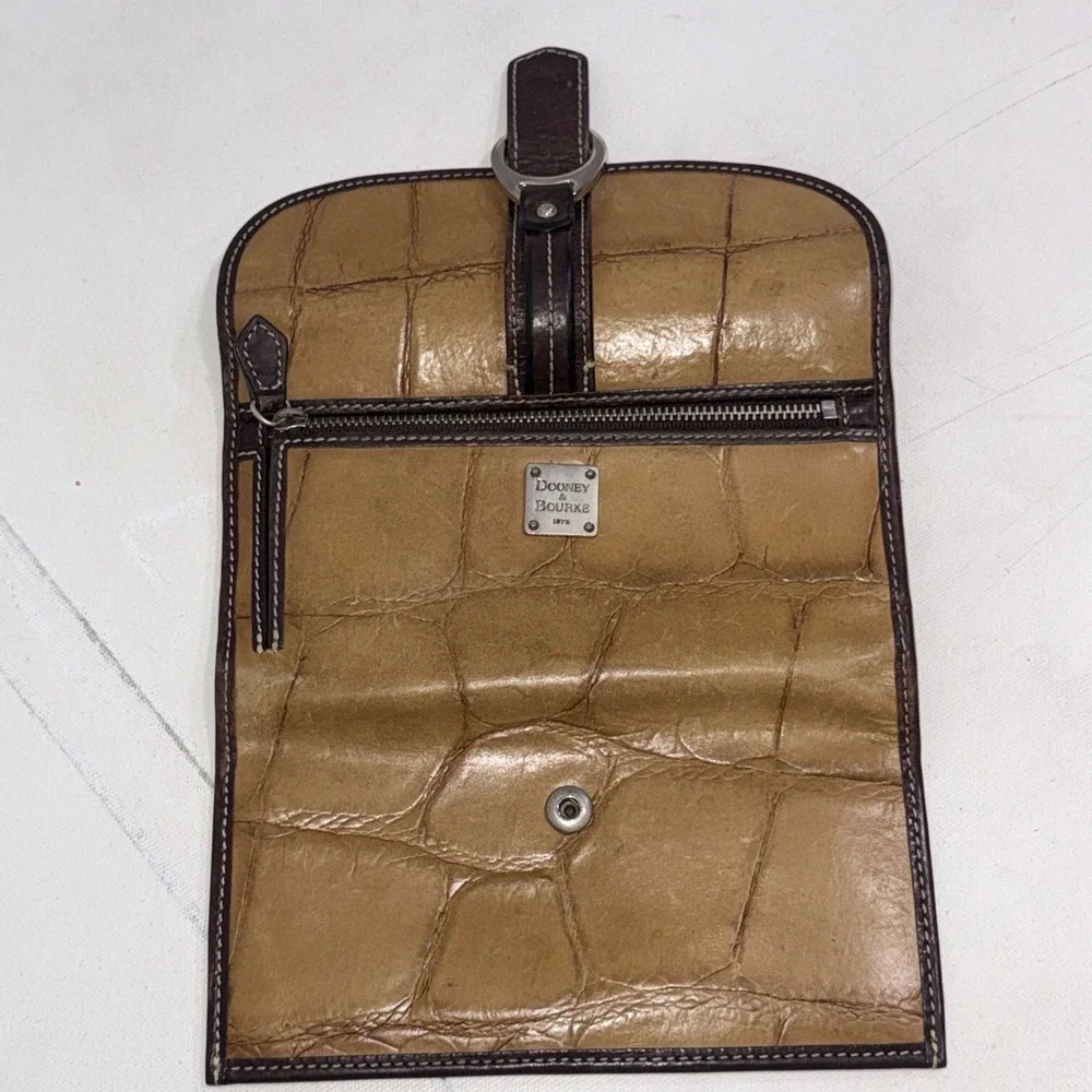Vintage Y2K Dooney & Bourke Embossed Croc Leather Trifold Card Zip Snap Wallet
